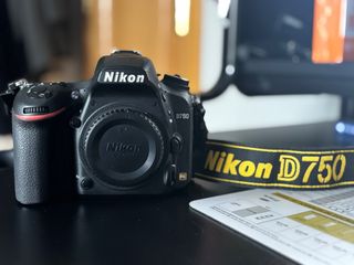Cámara Nikon D750 + Tamron 18-200mm