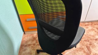 Silla de oficina ergonómica gris