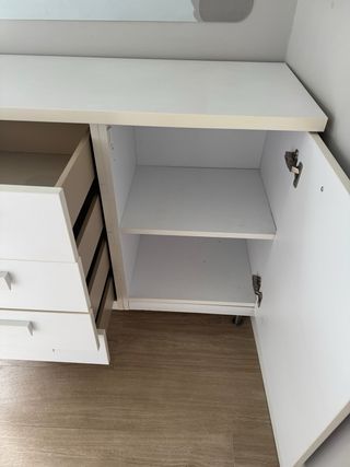 Cómoda blanca 4 cajones + 1 puerta