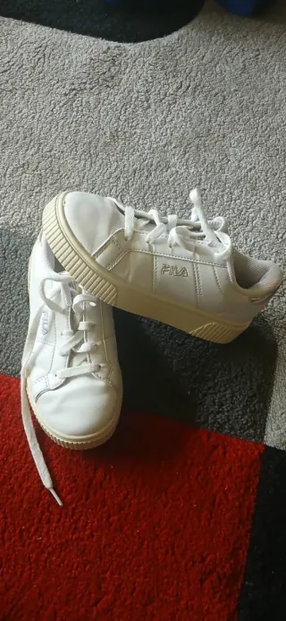 Sandalias y zapatillas deportivas