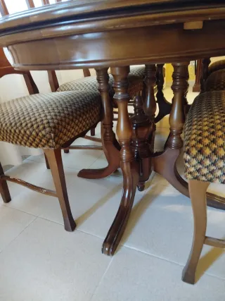 Mesa comedor y 6 sillas estilo clásico