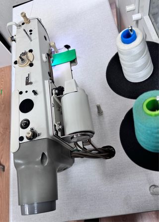 Máquina de coser industrial