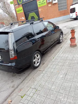 Mitsubishi Grandis 2006