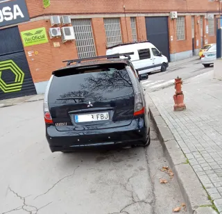 Mitsubishi Grandis 2006