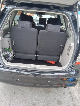 Mitsubishi Grandis 2006