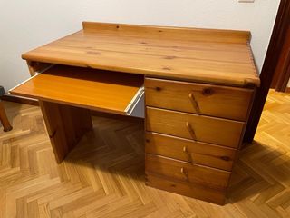 Escritorio de madera con 4 cajones y cristal