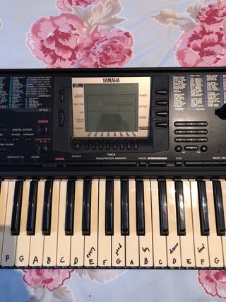 Teclado Yamaha PSR-330