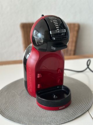 Macchina da caffè a capsule Dolce Gusto Krups rossa