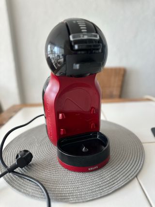 Macchina da caffè a capsule Dolce Gusto Krups rossa