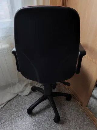 Silla de escritorio ergonómica.