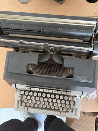Máquina de escribir Olivetti Línea 98