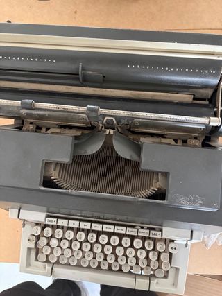 Máquina de escribir Olivetti Línea 98