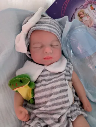 Reborn en niño de silicona se puede bañar?