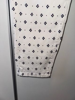 Pantalón blanco estampado floral