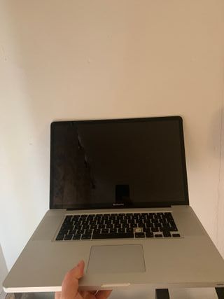 Macbook Pro 17" año 2011 Roto Piezas