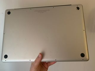 Macbook Pro 17" año 2011 Roto Piezas