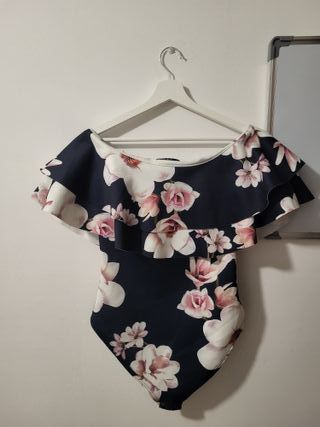 Body estampado flores negro y rosa