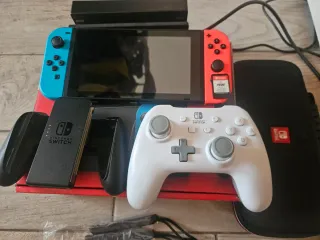 Nintendo Switch Console e Accessori