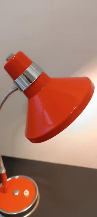 Lámpara flexo vintage roja metal