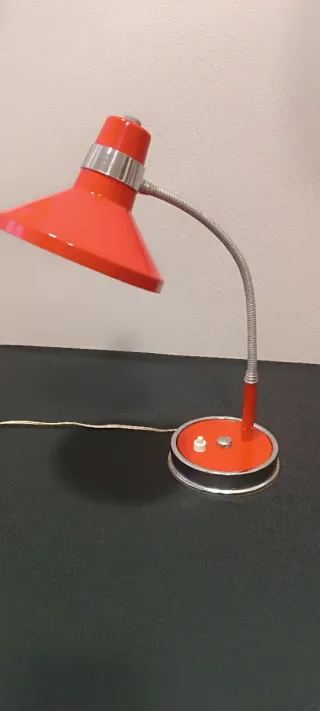 Lámpara flexo vintage roja metal