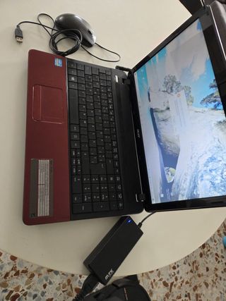 Portátil Acer Aspire E1-571