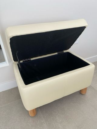 Butaca de cuero beige con cajón
