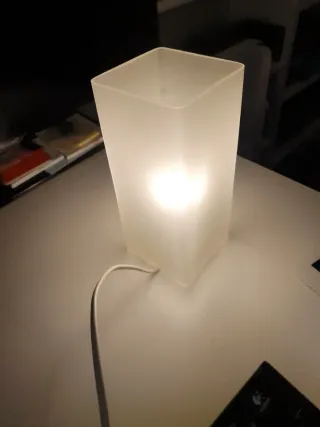 Lámpara de mesa GRÖNÖ de Ikea