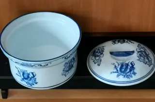 Biscottiera in porcellana bianca e blu