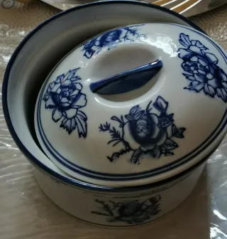 Biscottiera in porcellana bianca e blu