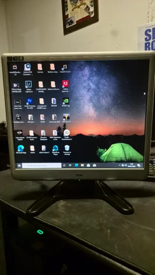 Monitor AOC 18 Plata y Negro