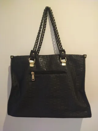 Bolso negro efecto piel troquelada