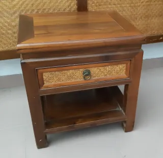 Cabecero y mesita de noche madera y ratán
