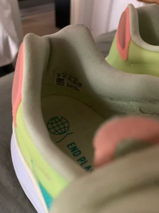 Zapatillas Adidas Adizero Boston 11 Verde y Rosa