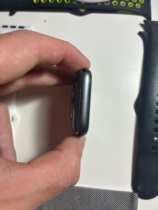 Apple Watch S4 + 3 correas deportivas y cargador