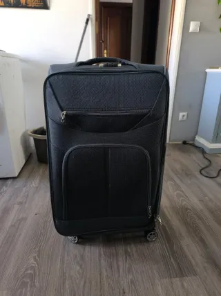 Maleta de viaje gris y negra