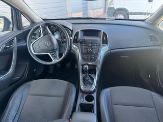 Opel Astra 2011