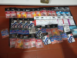 Carrete de pesca y señuelos Hsblarme al privado