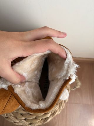 Botas de invierno marrones con pompón