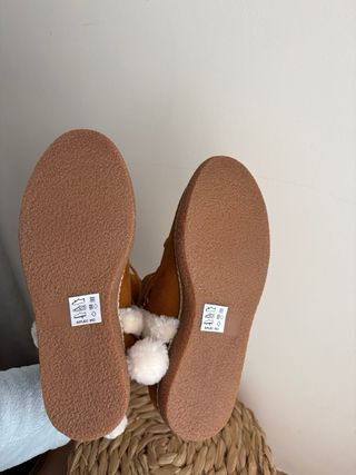 Botas de invierno marrones con pompón