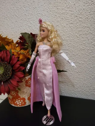 Muñeca Barbie Vestido Rosa Guantes