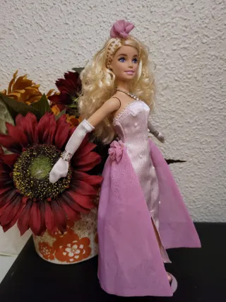 Muñeca Barbie Vestido Rosa Guantes