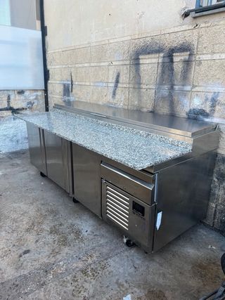 Bajo mostrador 3 puertas Infrico 2,26m