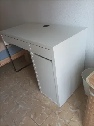 Escritorio MICKE IKEA Negro y Blanco