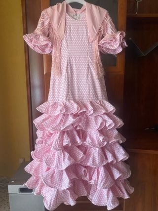 Traje de flamenca rosa con lunares