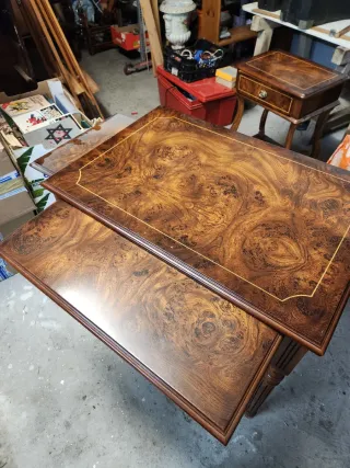 Secreter, mesa y mesilla de madera