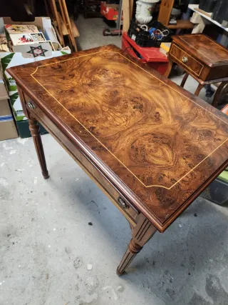 Secreter, mesa y mesilla de madera