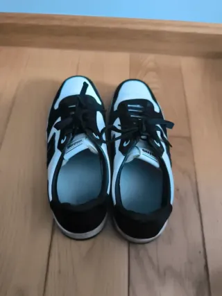 Zapatillas Negras y Blancas