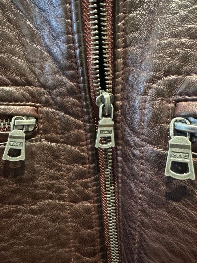 Chaqueta estilo biker/moto de la marca GAS Jeans!