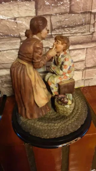 Figura vintage de resina.