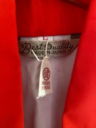 Kimono japonés rojo con bordado dorado, poliester